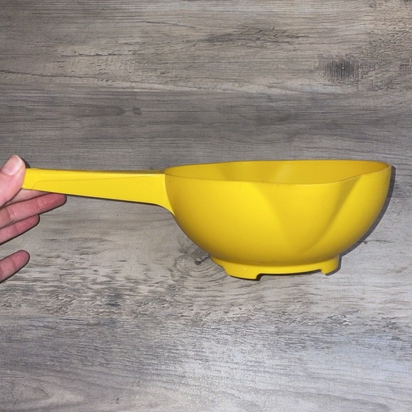 Tupperware colander strainer vintage yellow 1 quart double spout handle 1970s - Picture 4 of 5